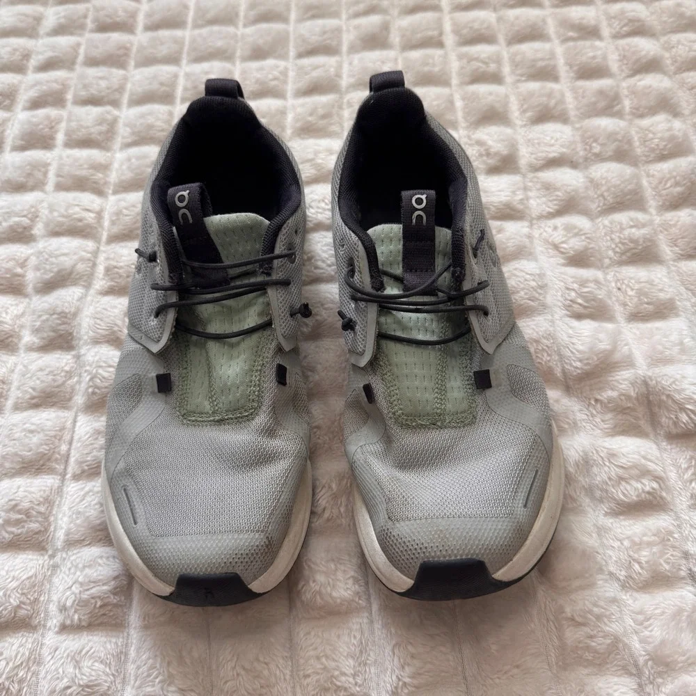 On Running Sky 5.5 Youth Sneakers Athletic Shoes Gray w/ Black Laces